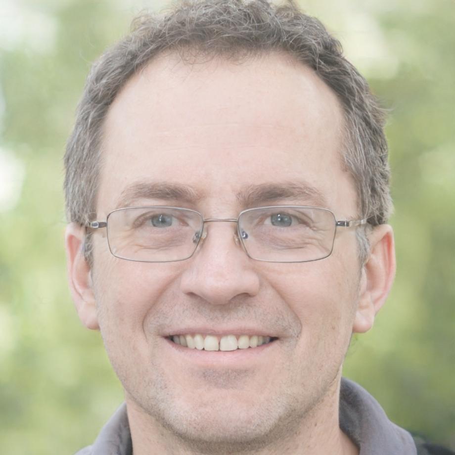 Finanzexperte bei der Analyse von Geschäftsberichten